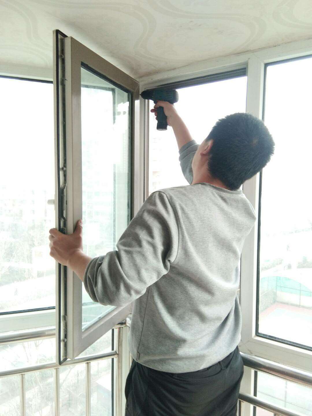 黃島區(qū)燈具、家具、廚具、衛(wèi)具專業(yè)安裝與維修服務，全區(qū)上門
